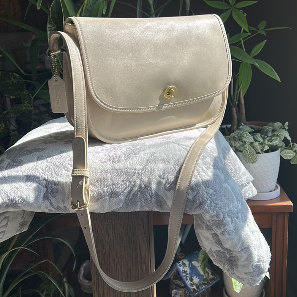 VINTAGE Coach City Bag in Bone Leather - Picture 11 of 16
